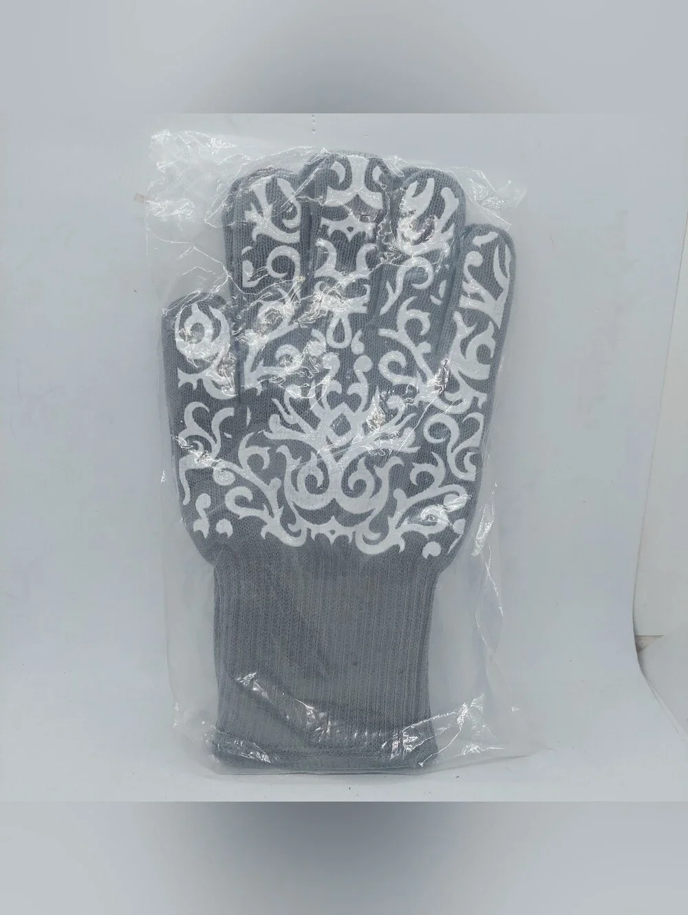 Temptations By Tara Oven Gloves Gray White 11.5